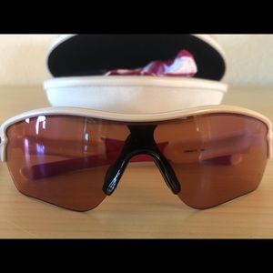 Oakley Breast Cancer Awareness Radar Edge